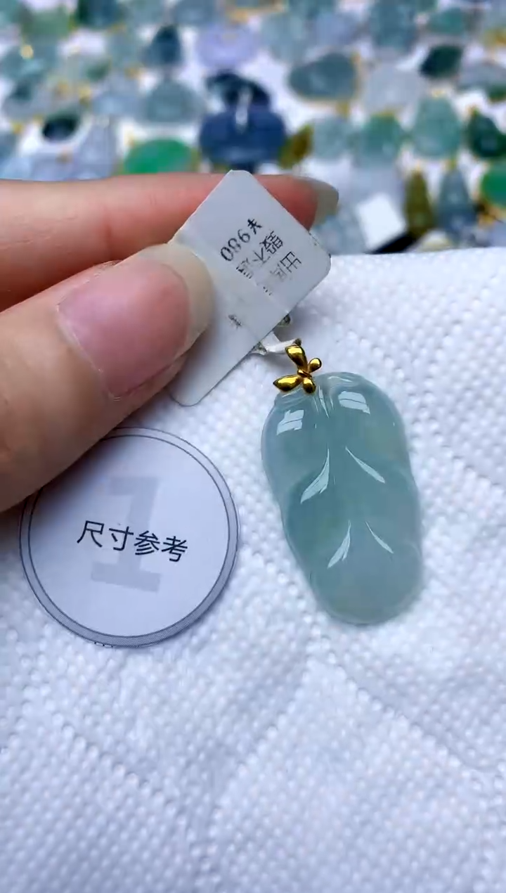 颈饰18K金镶嵌翡翠天然A货翡翠