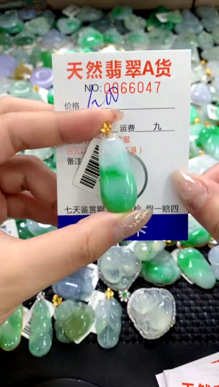 颈饰18K金镶嵌翡翠1111111111111111