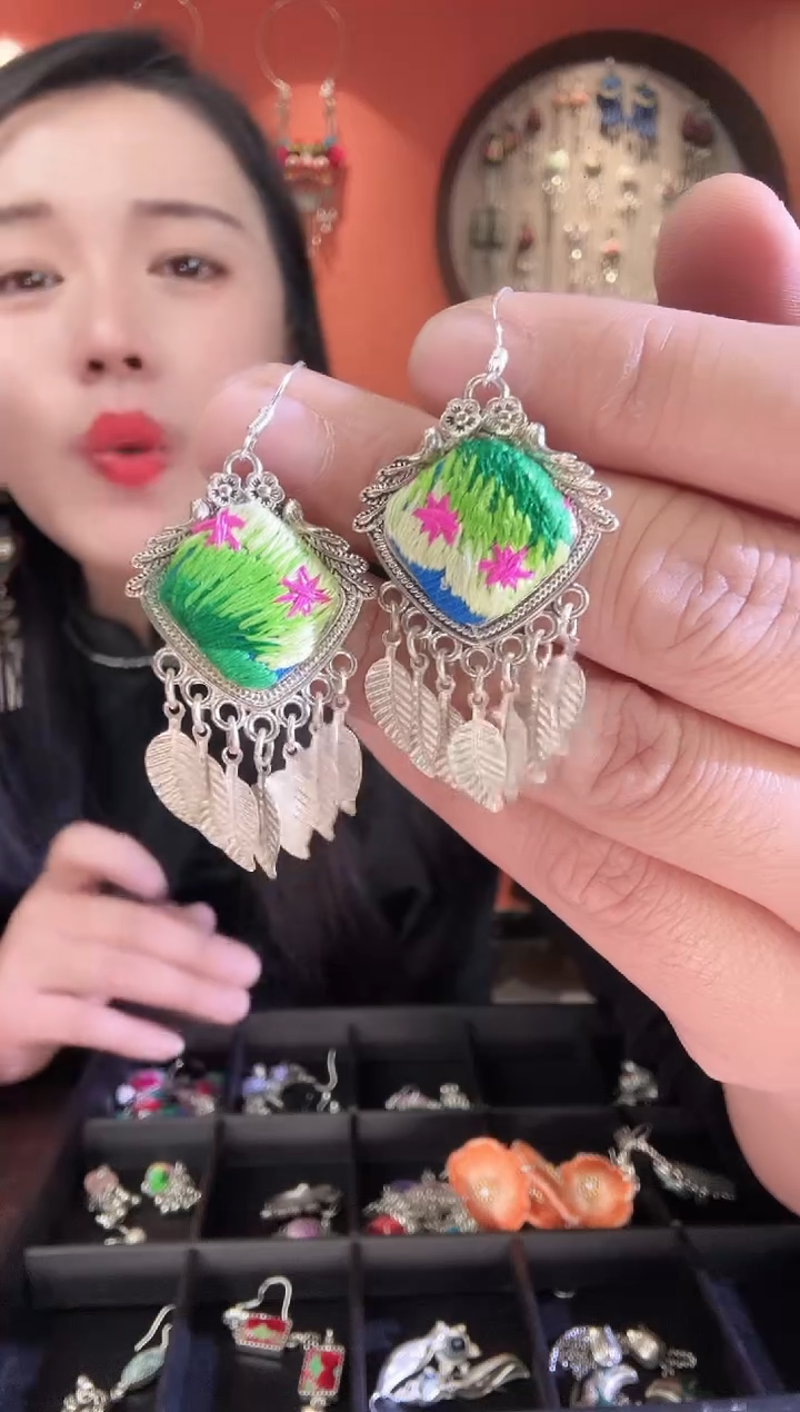 织绣手工刺绣苗绣饰品35