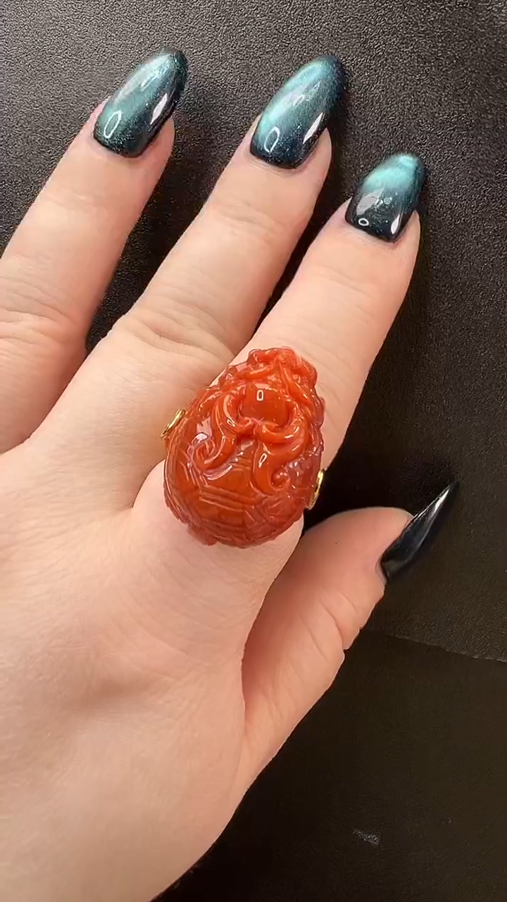 颈饰未镶嵌南红玛瑙戒指