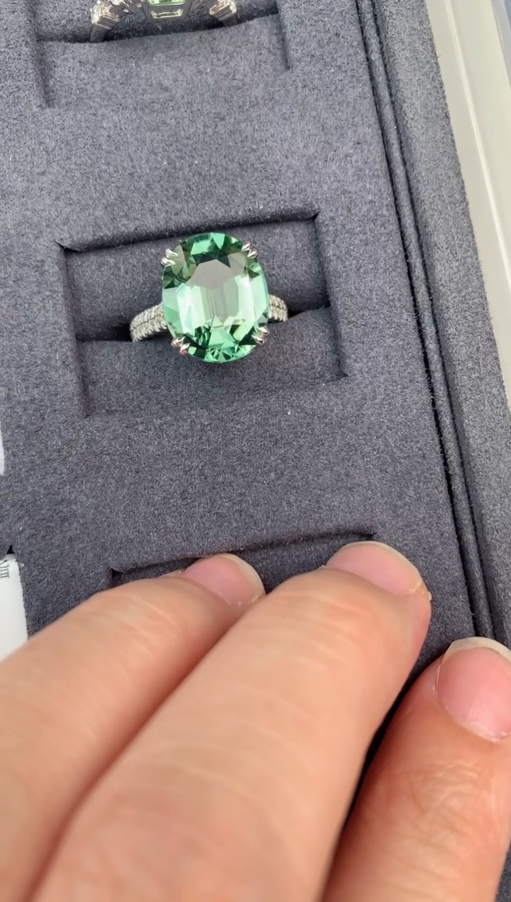 【闪购商品】碧玺戒指18K金镶嵌6.8ct绿碧玺戒指