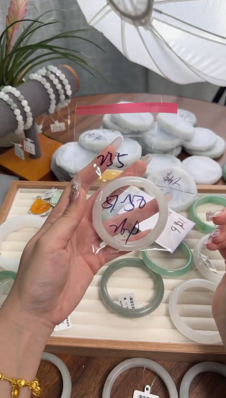 未镶嵌手镯石英质玉235//57/58