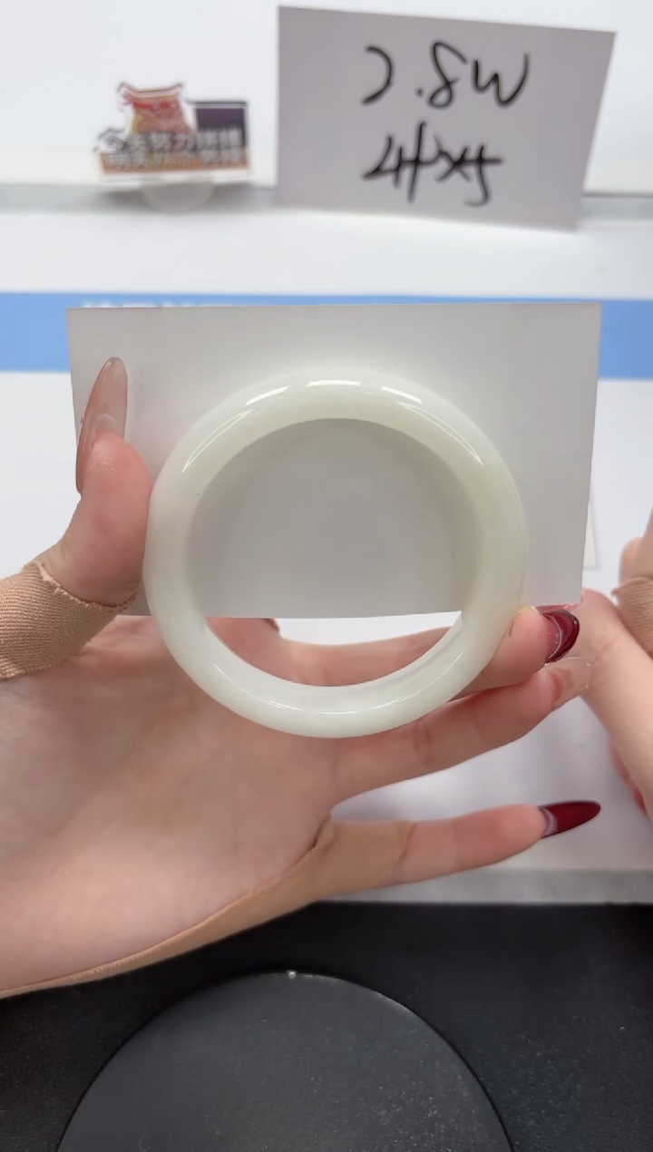 【闪购商品】和田玉手镯未镶嵌A270-56.7