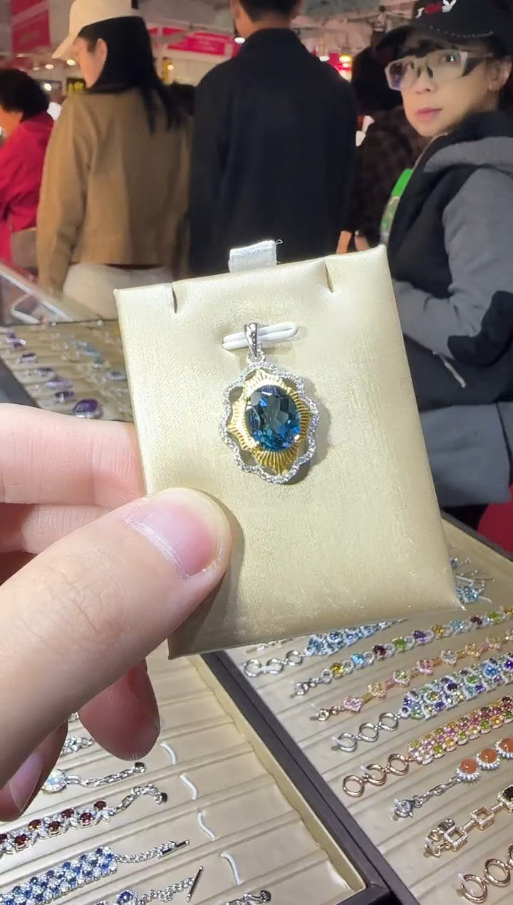 颈饰银S925镶嵌托帕石10*8mm伦敦蓝