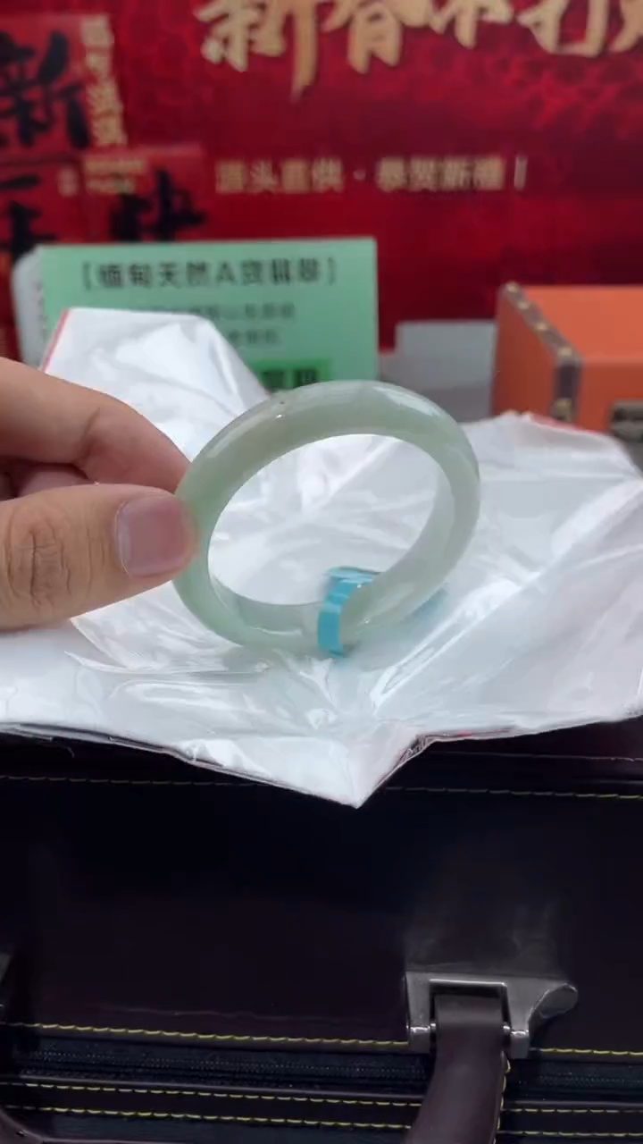 【闪购商品】翡翠手镯未镶嵌47翡翠手镯（微瑕）