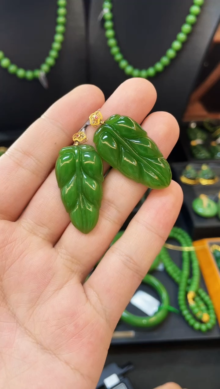 【闪购商品】和田玉吊坠18K金镶嵌多样性发一