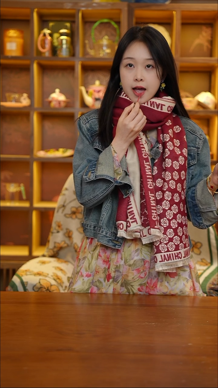 陶112-上海故事小山茶花围巾195cmx65cm-安可拉红-CF5813