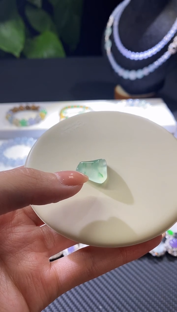 【闪购商品】翡翠挂件未镶嵌金丝绿裸石