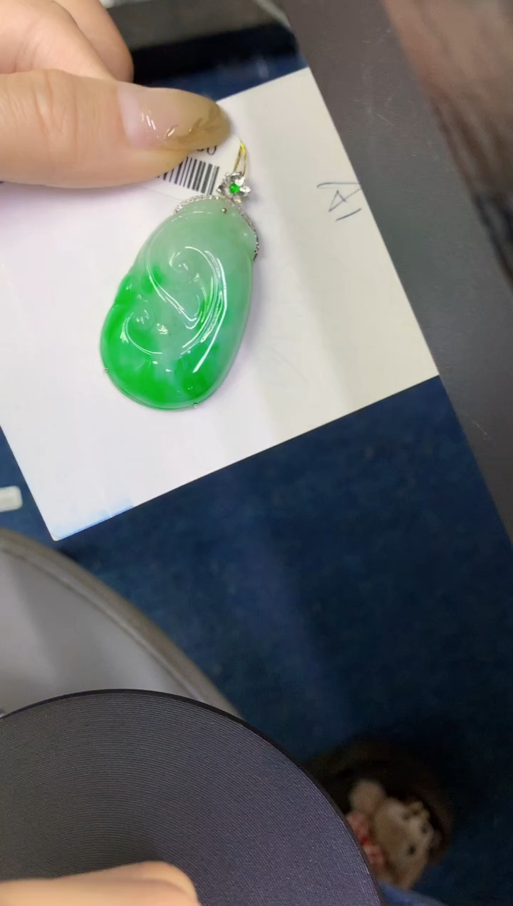 翡翠18K金镶嵌颈饰缅甸天然翡翠A货