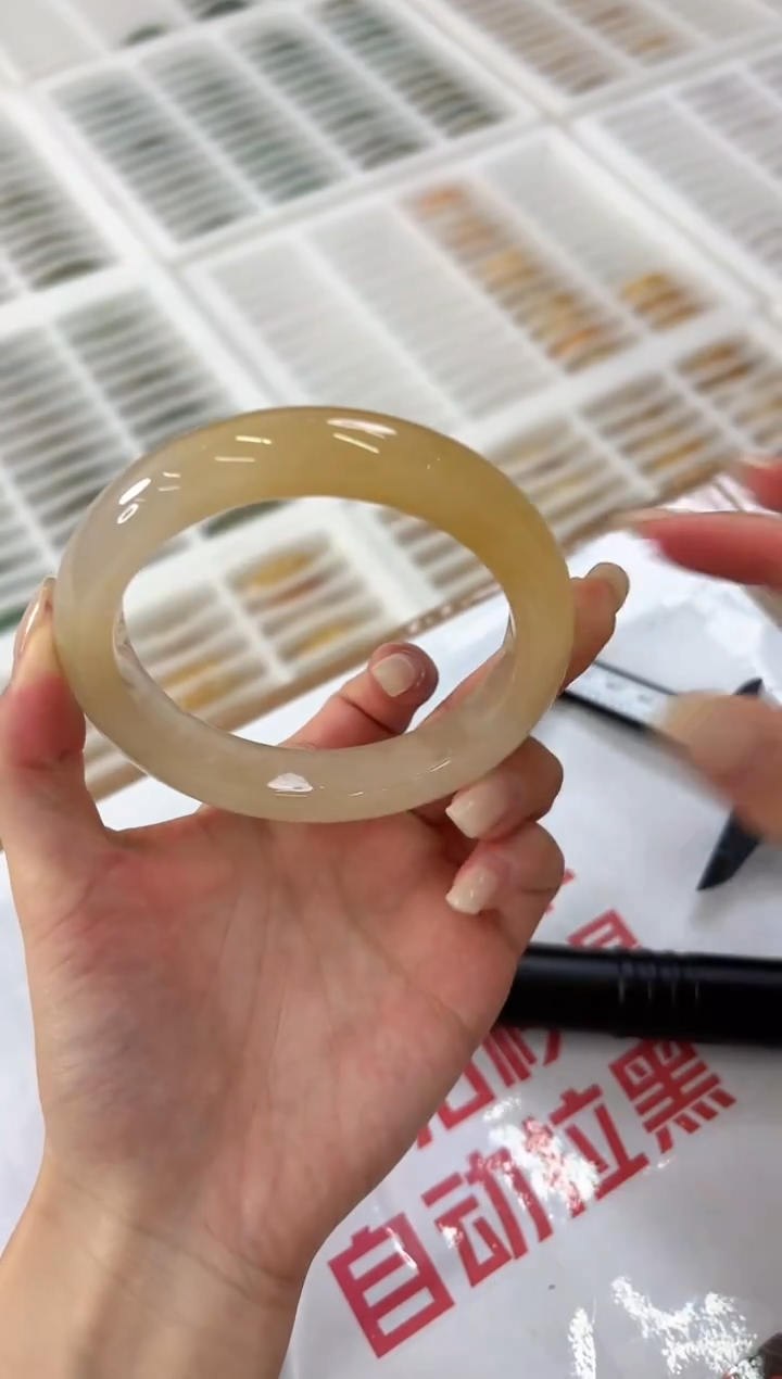 未镶嵌手镯石英质玉31-63HU