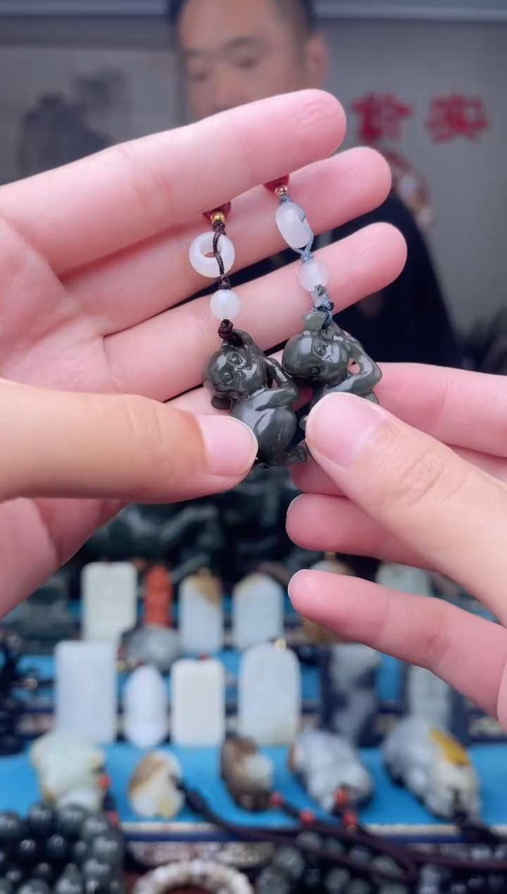 和田玉未镶嵌挂件多样性发 拍一发一