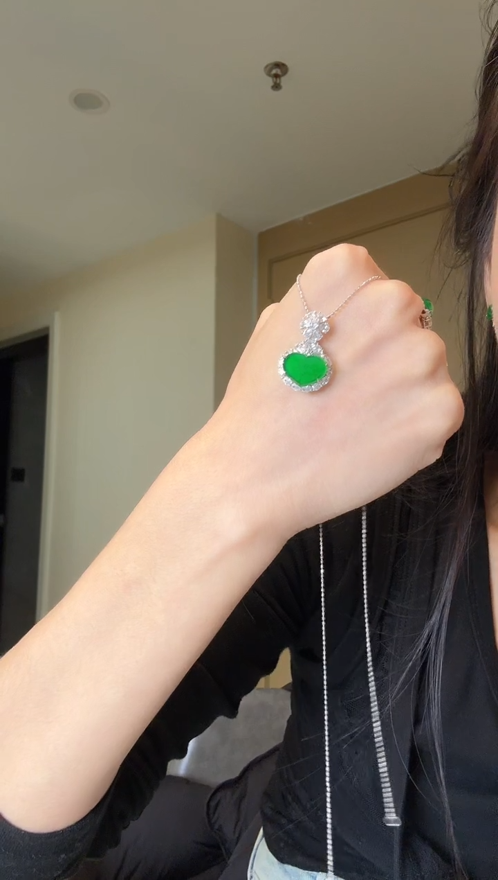 【闪购商品】翡翠吊坠(不含链)银S925镶嵌天然翡翠吊坠