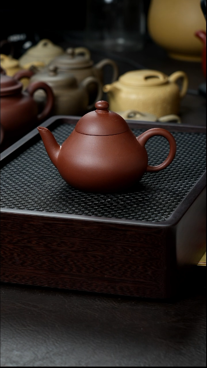 茶壶紫砂紫泥梨半手  130        微瑕
