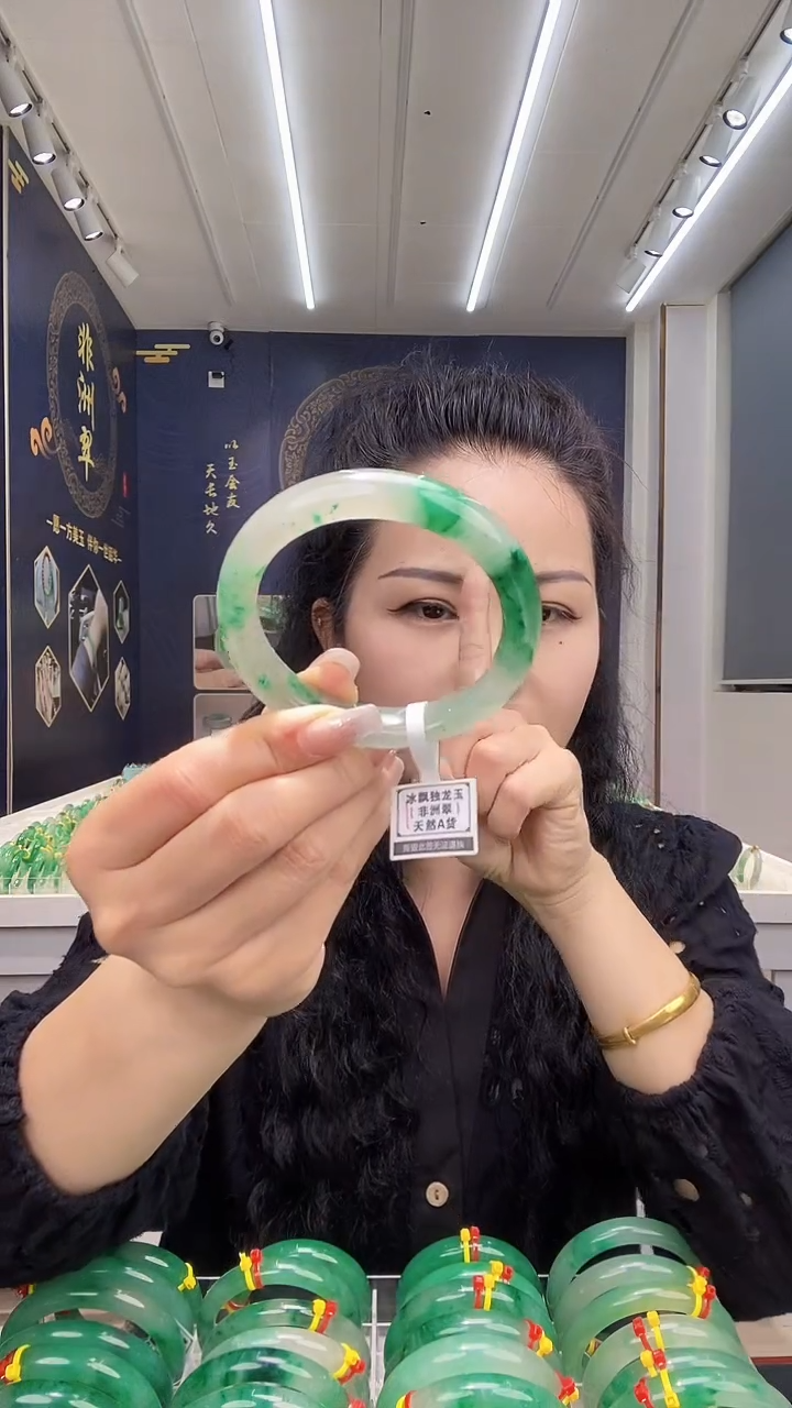 石英质玉手镯未镶嵌4