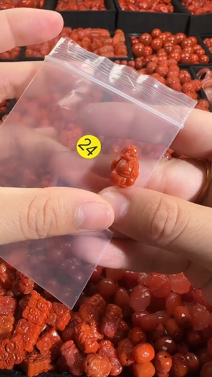 颈饰未镶嵌南红玛瑙1