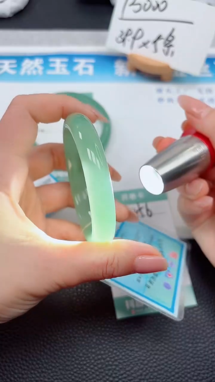 【闪购商品】石英质玉手镯未镶嵌256