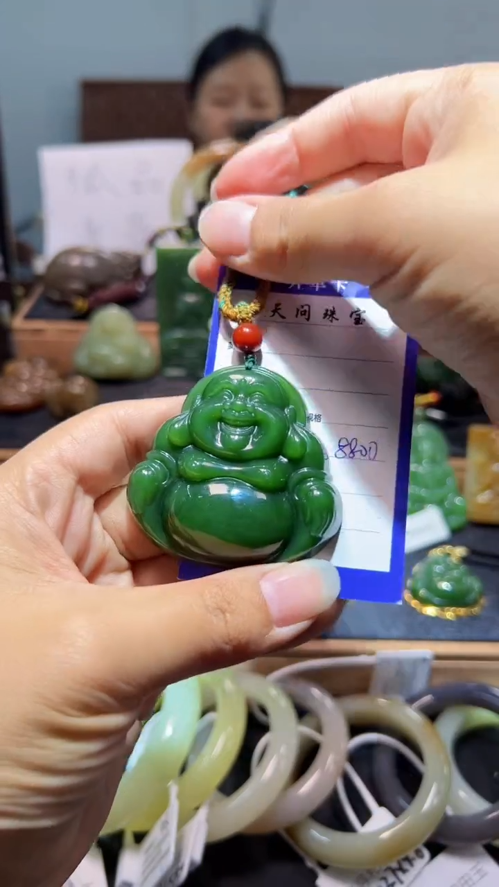颈饰未镶嵌和田玉（碧玉）1