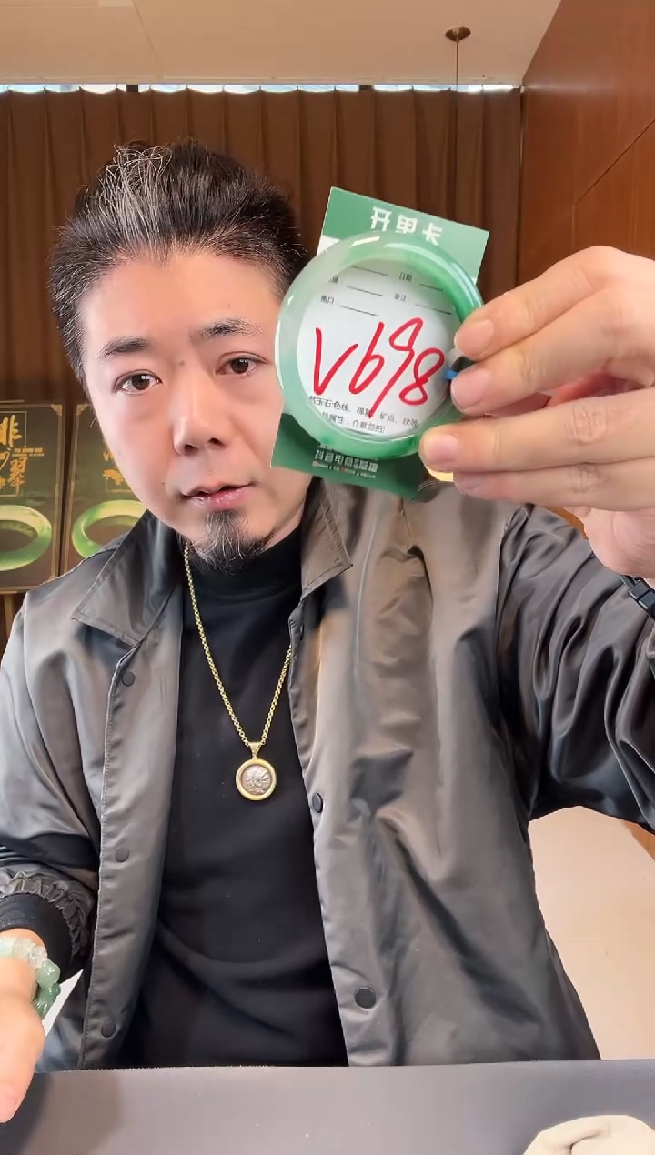 【闪购商品】石英质玉手镯未镶嵌非洲翠