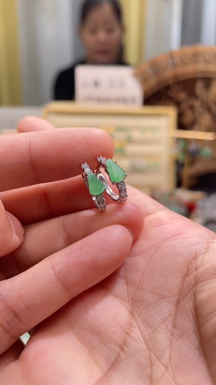 颈饰未镶嵌翡翠无事牌一对耳包