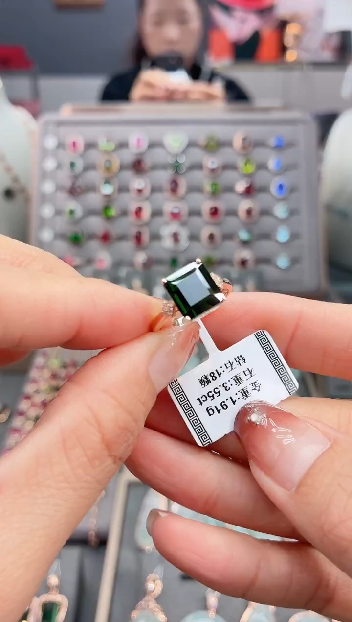 18K金镶嵌戒指碧玺3.55