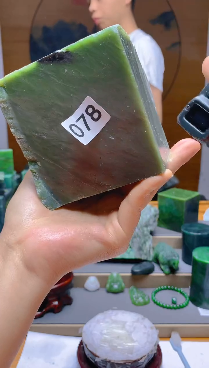 和田玉（碧玉）未镶嵌珠宝半成品1