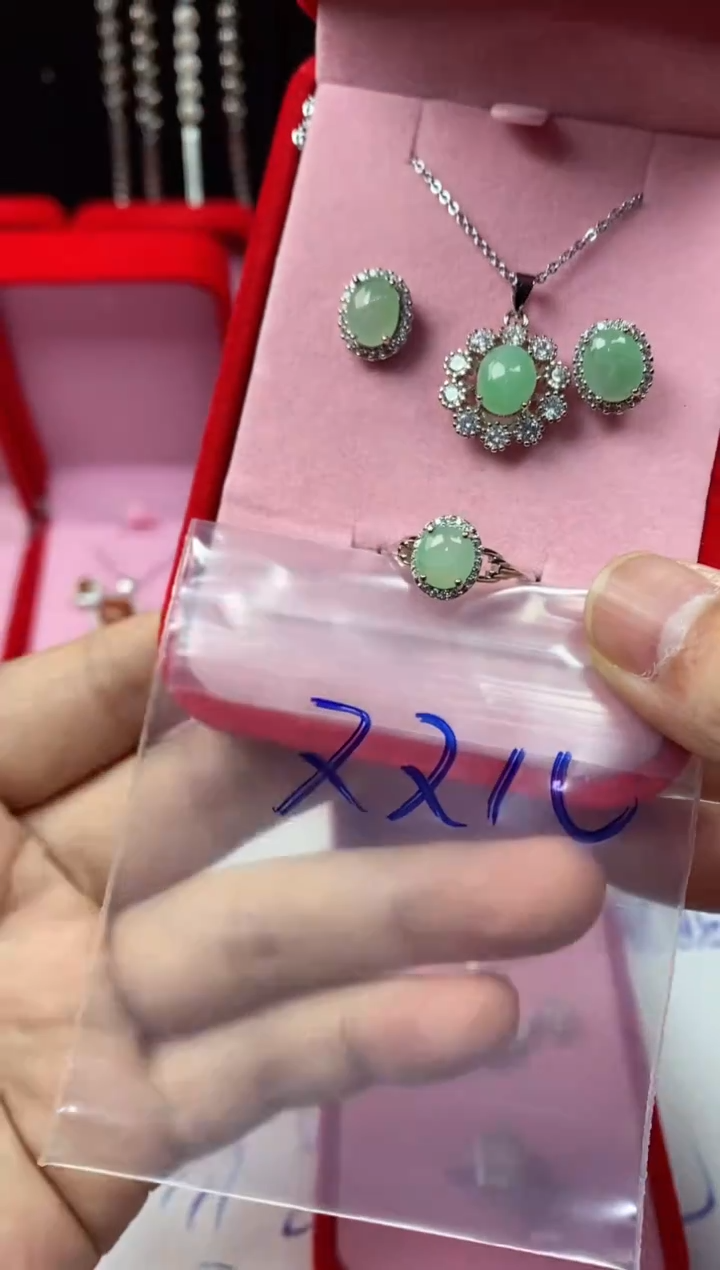 未镶嵌戒指翡翠双*翡翠吊坠