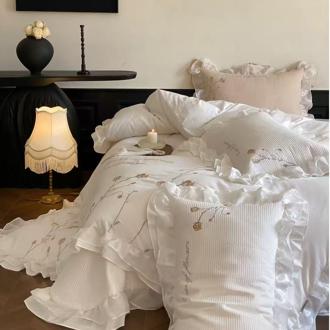 韩版纯棉（妖娆玫瑰）亲肤立体绗缝花边多功能床盖款四件套！