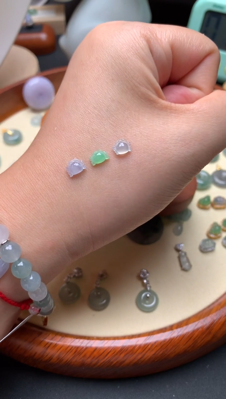 翡翠未镶嵌颈饰翡翠螃蟹3件