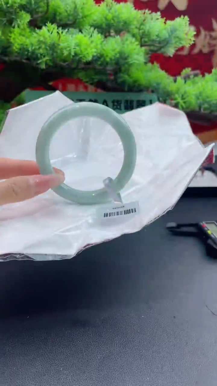 【闪购商品】翡翠手镯未镶嵌9翡翠手镯（微瑕）