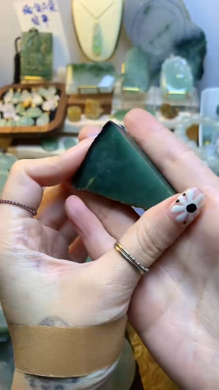 未镶嵌挂件翡翠缅甸A货翡翠,没有运费险,有纹有裂