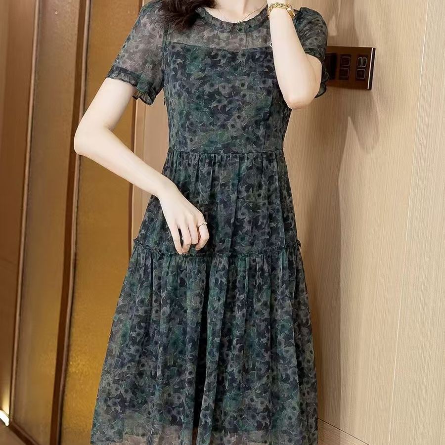 BG18-G心机女连衣裙不显胸感中长款遮屁气质高级休闲复古