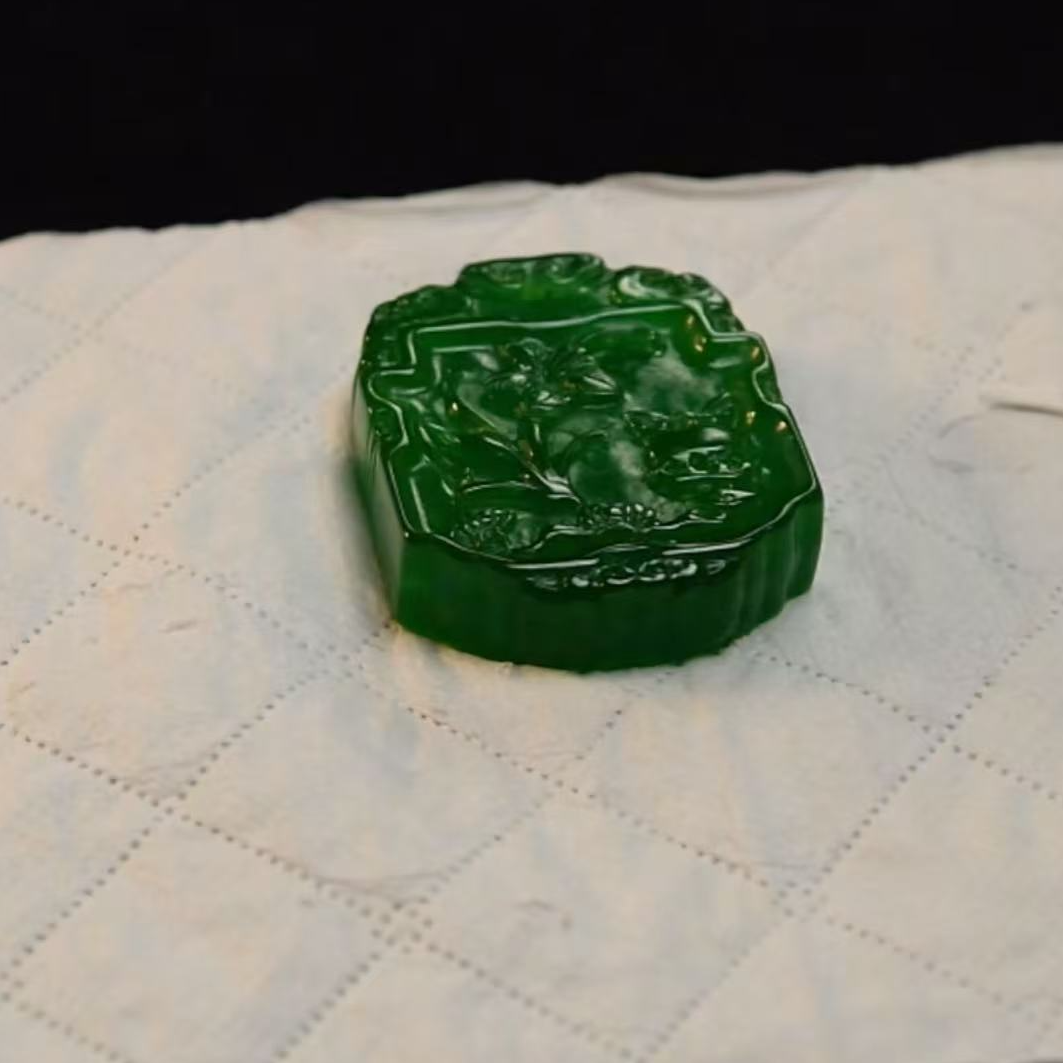 【华夏文物甄选商店02235】翡翠花牌