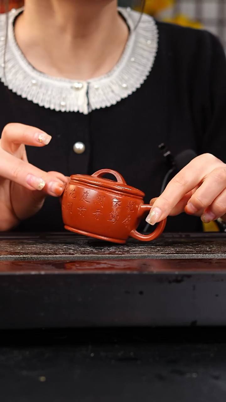 茶壶紫砂赵庄朱泥汉瓦刻绘180cc吴国仙