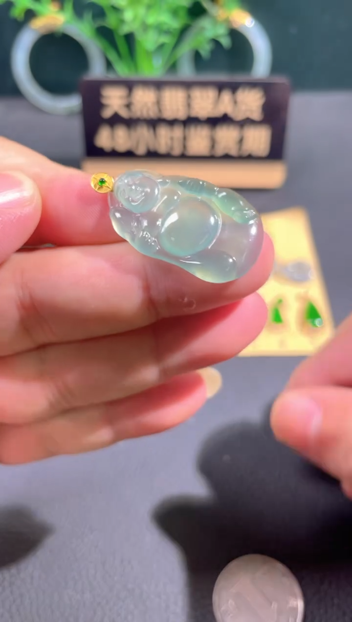 翡翠18K金镶嵌颈饰翡翠