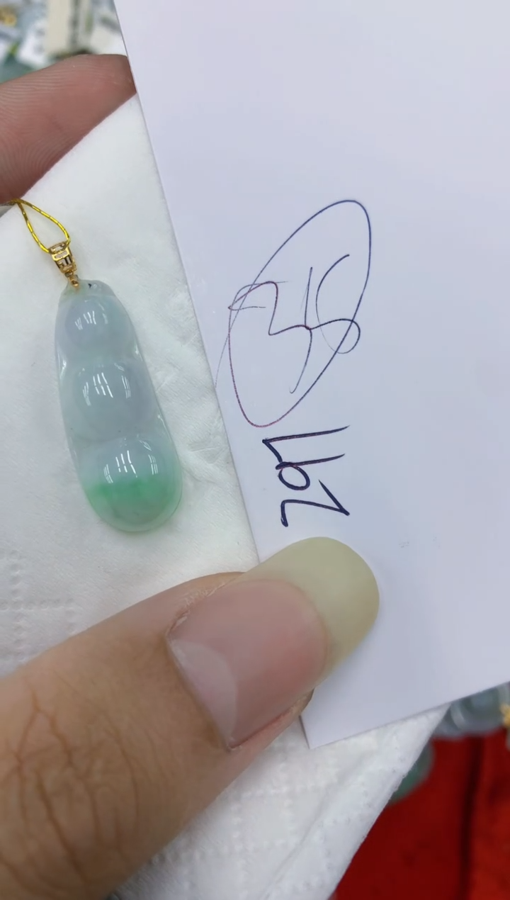 翡翠18K金镶嵌颈饰1111111111