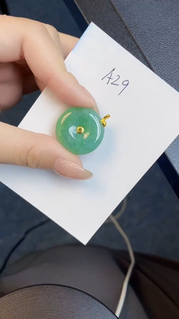 【闪购商品】翡翠颈饰18K金镶嵌00000000