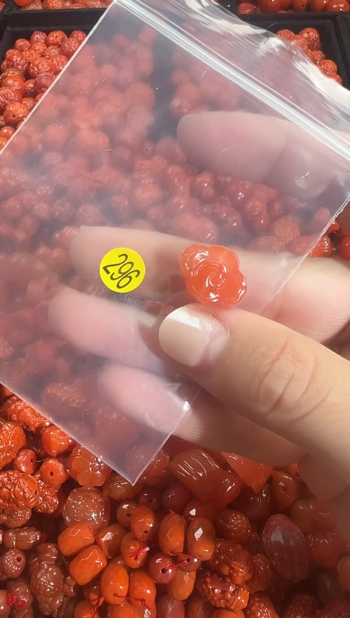 颈饰未镶嵌南红玛瑙1