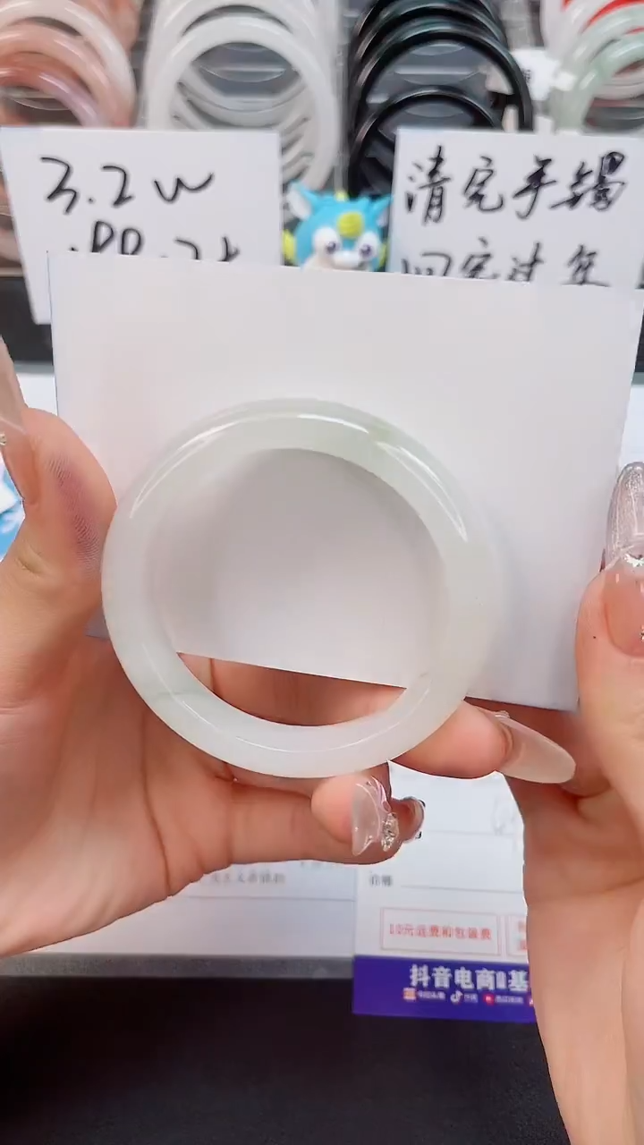 【闪购商品】石英质玉手镯未镶嵌255