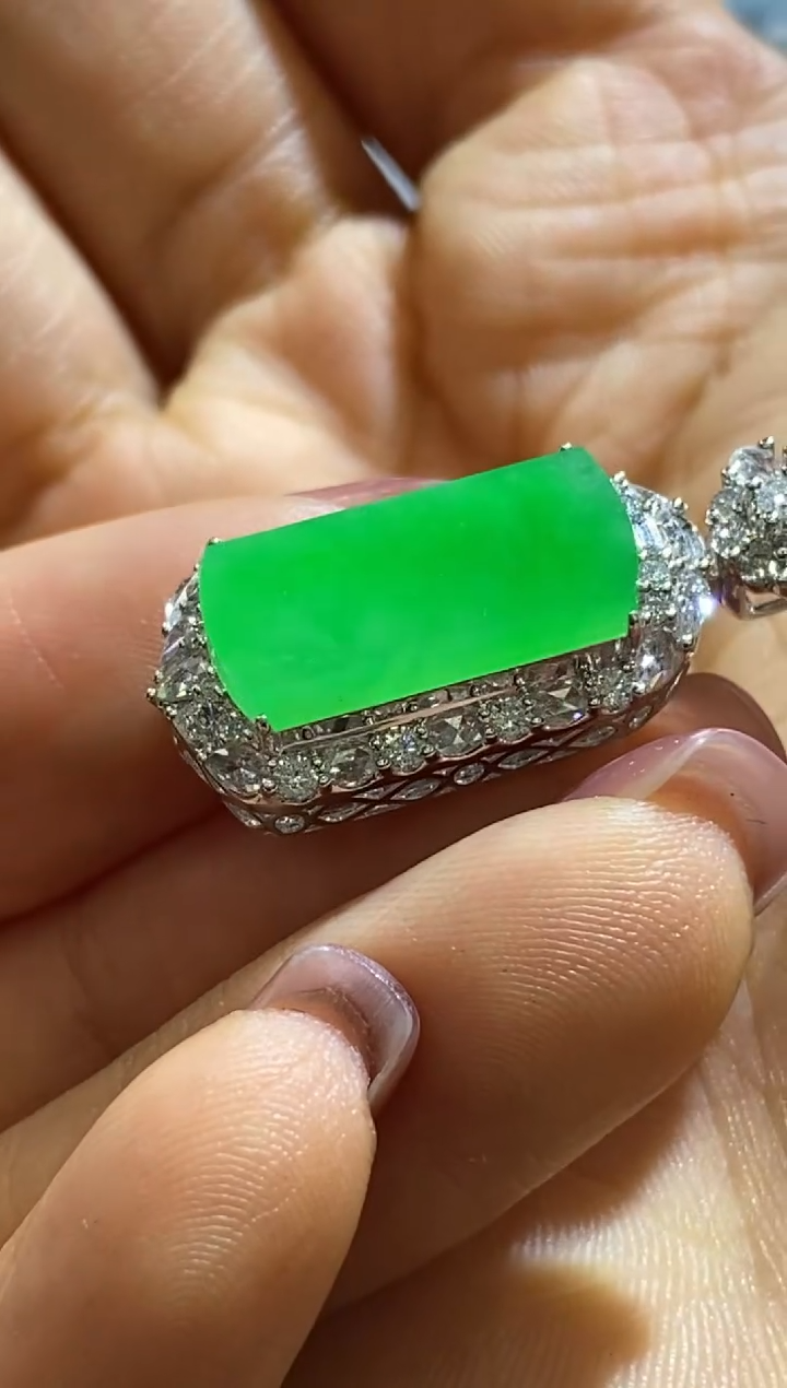 颈饰18K金镶嵌翡翠收到货48小时鉴赏期（超时不退不换）新年配饰