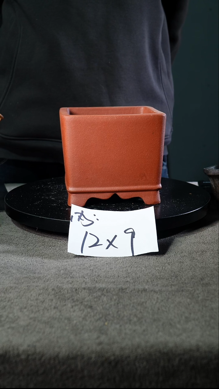 A宜兴紫砂小花盆