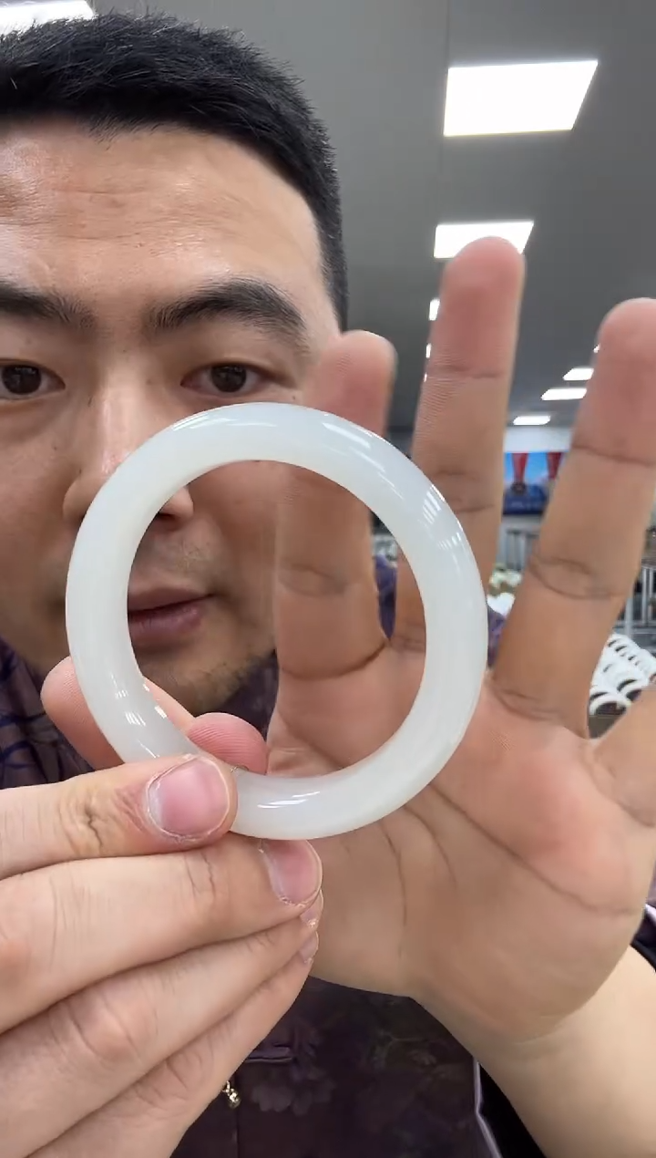 【闪购商品】和田玉手镯未镶嵌58.5  137