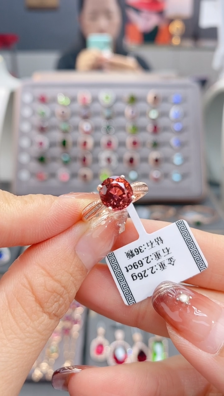 18K金镶嵌戒指碧玺2.69   