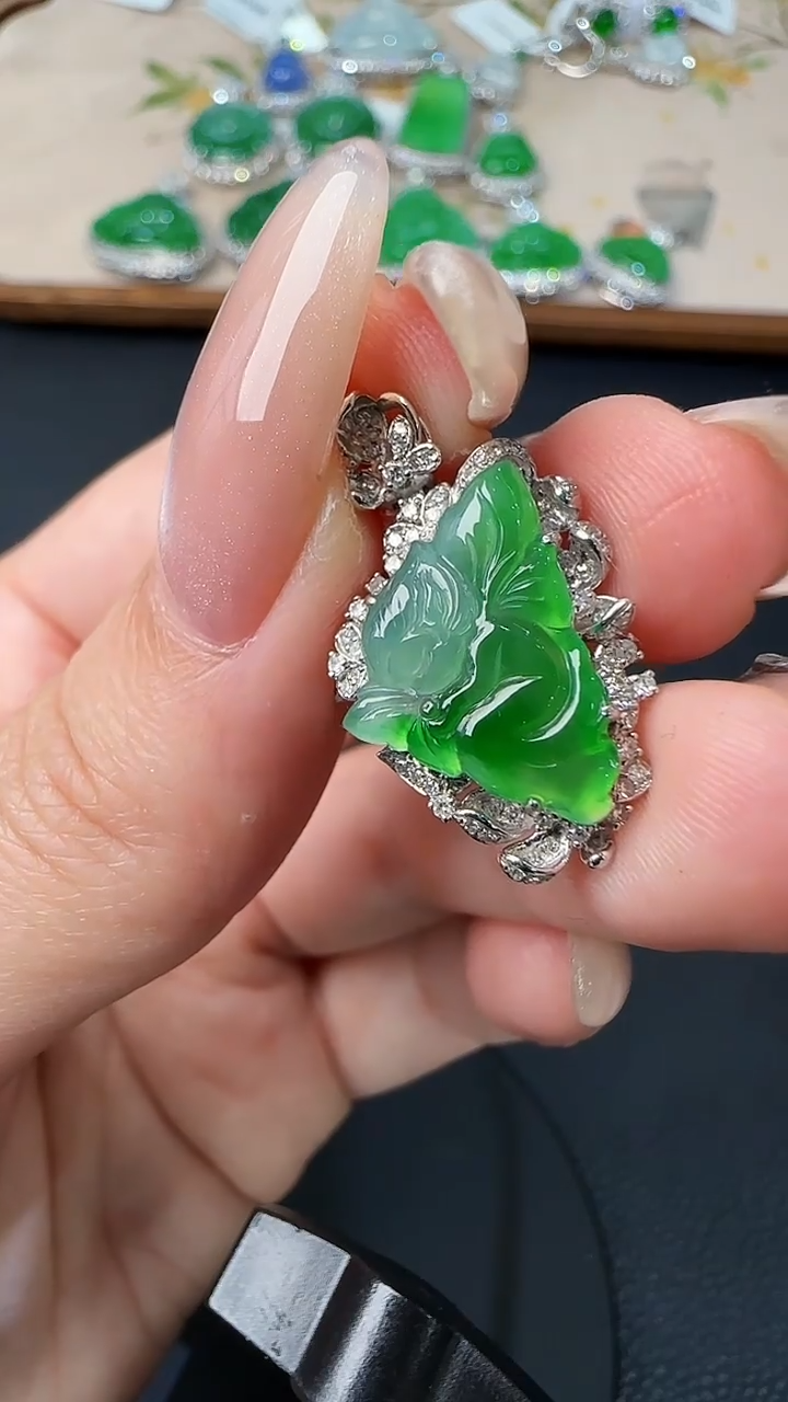 【闪购商品】翡翠吊坠(不含链)18K金镶嵌32