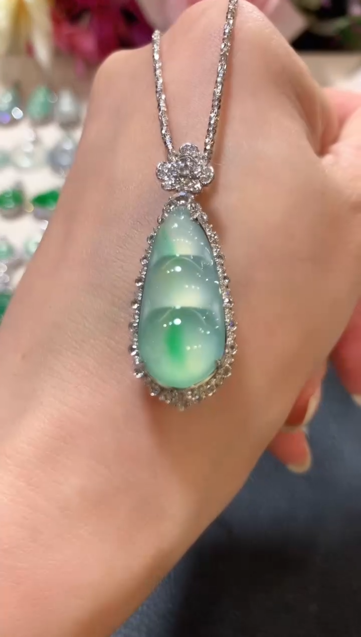 吊坠(不含链)18K金镶嵌翡翠n85  