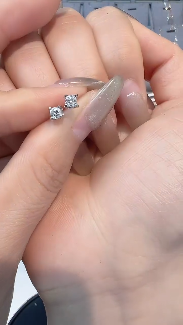 【闪购商品】钻石30分耳钉18K金镶嵌发一