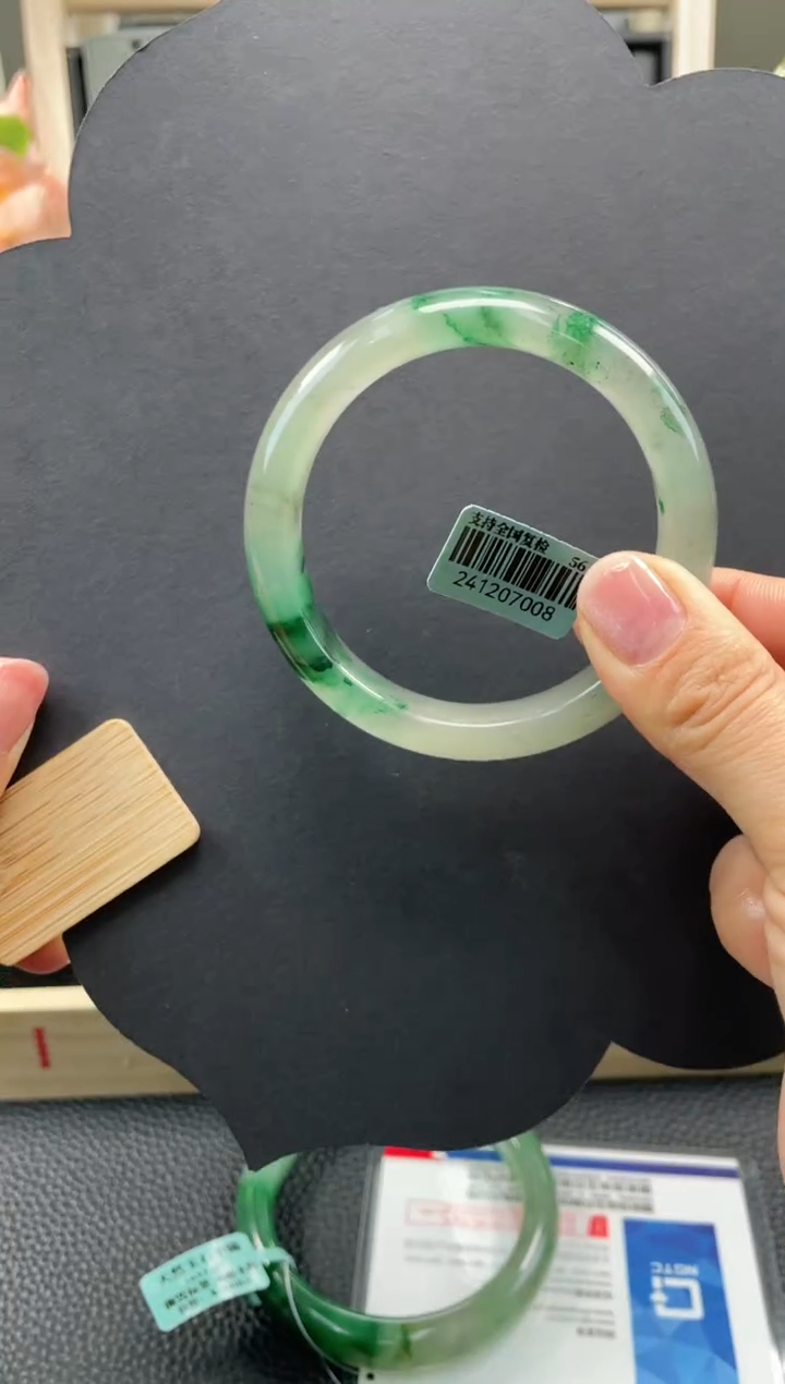 【闪购商品】石英质玉手镯未镶嵌56