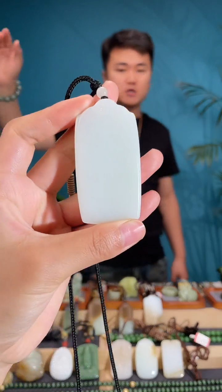 和田玉未镶嵌颈饰1