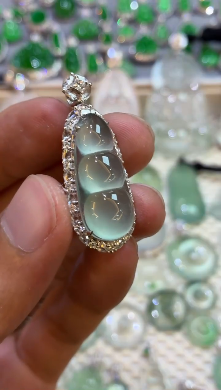 吊坠(不含链)18K金镶嵌翡翠豆子