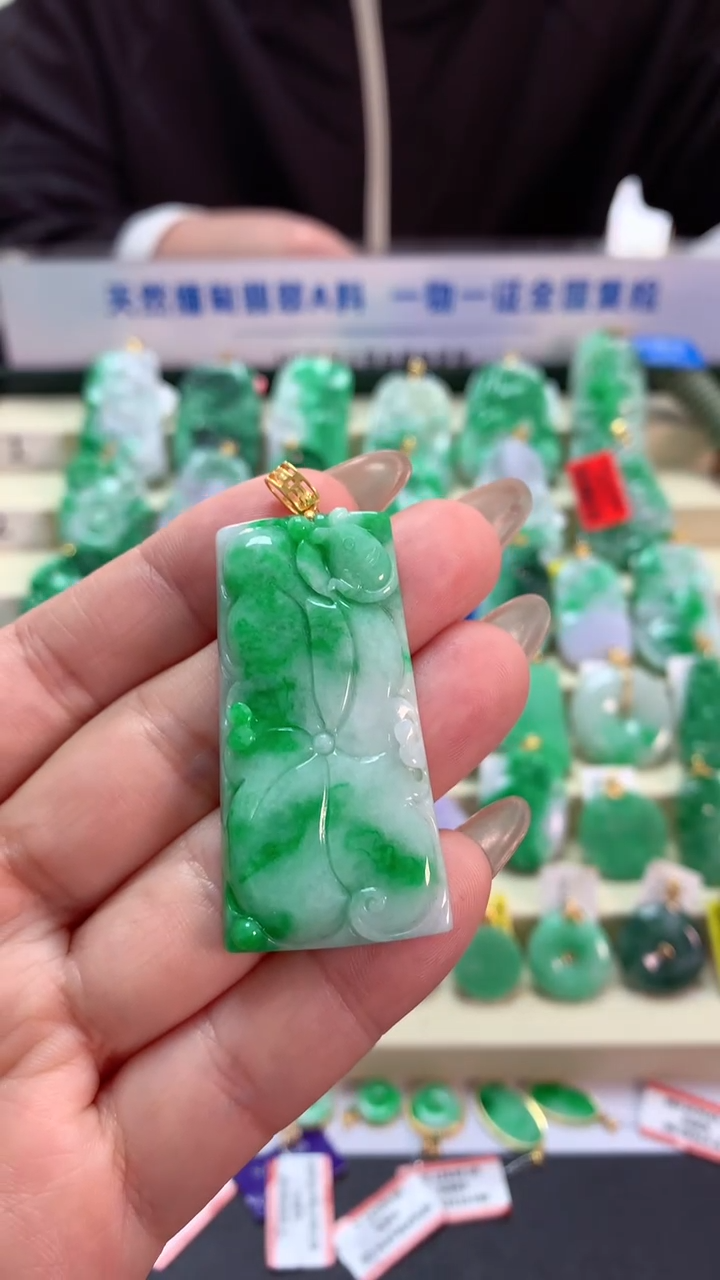 【闪购商品】翡翠吊坠(不含链)18K金镶嵌挂件