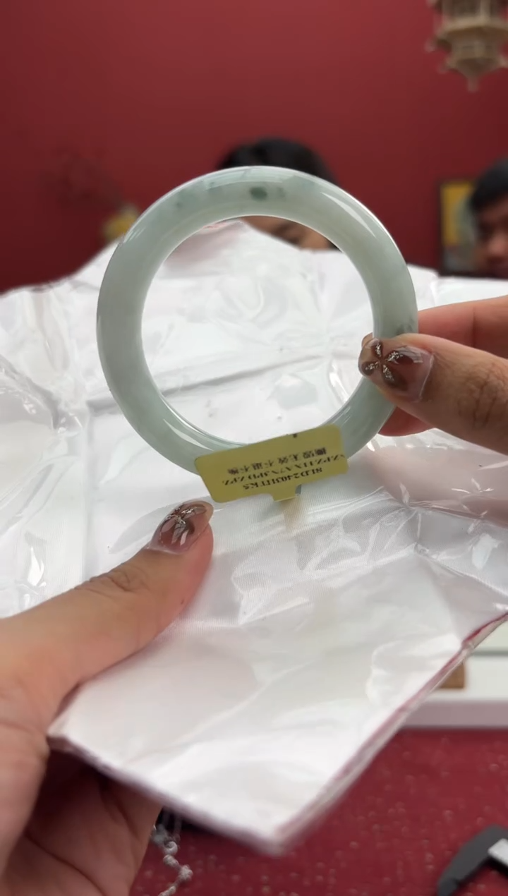 【闪购商品】翡翠手镯（圆镯）未镶嵌12手镯